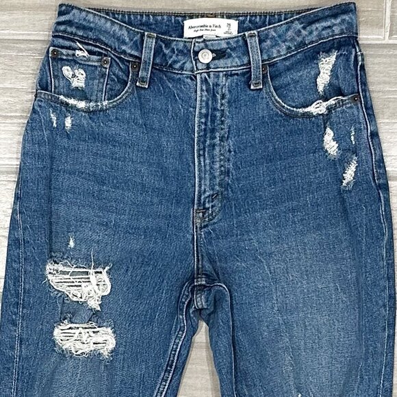 Abercrombie & Fitch High Rise Mom Jean Curve Love in Medium Wash Distressed - Picture 6 of 15